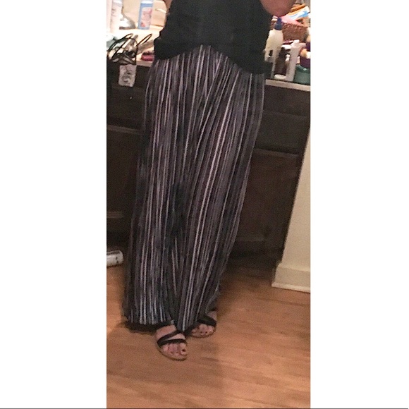 One size fits most! Grey striped palazzo pants.Bundle only item! - Picture 5 of 7